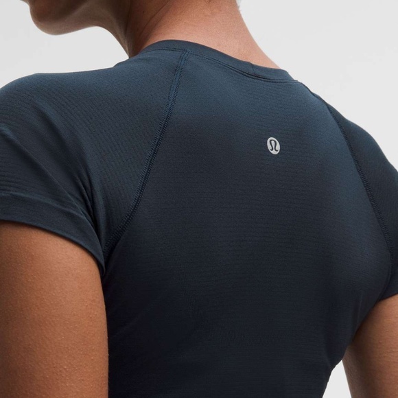 Swiftly Tech Cropped Short-Sleeve Shirt Size 4 - Picture 2 of 6